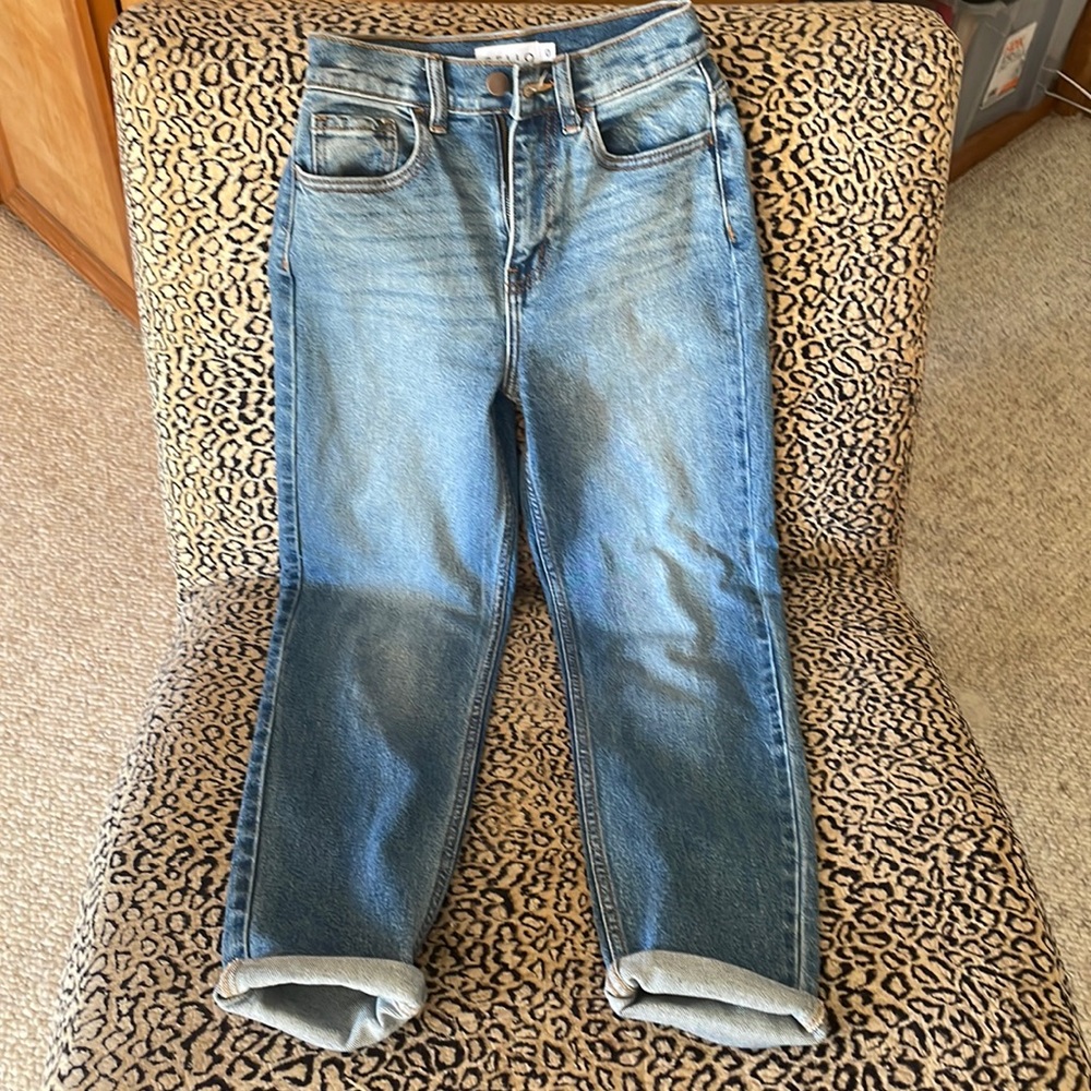 WOMENS SIZE 0 HIGHWAISTED STRAIGHT LEG JEANS NEVER WORN